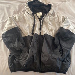 FOREVER 21 BLACK AND GREY WINDBREAKER